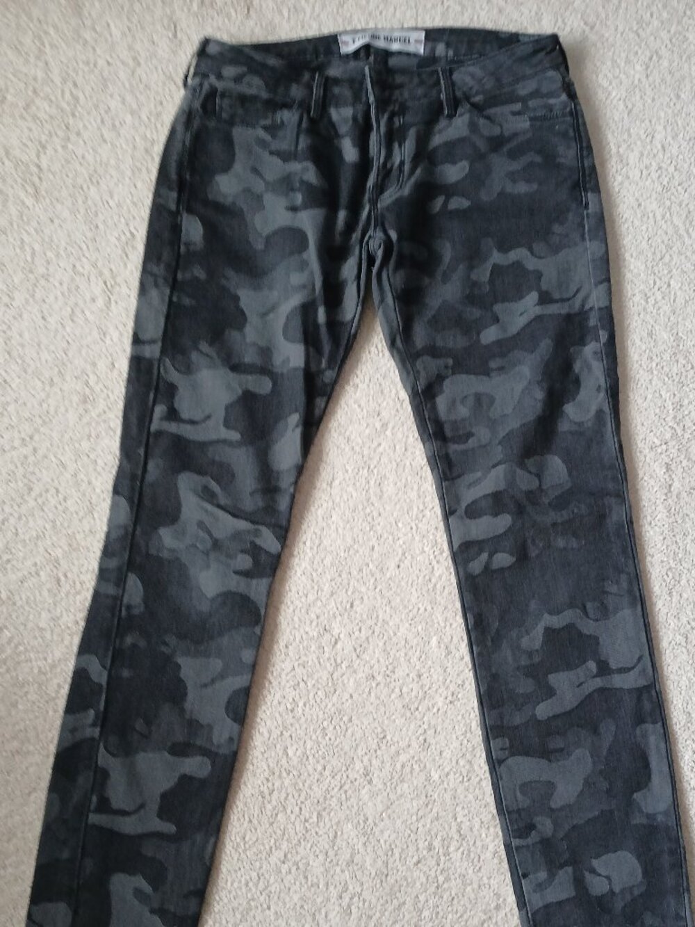 Etienne Marcel Camo Size 26 Camo Jeans